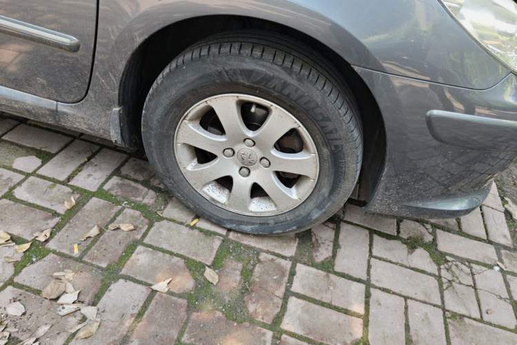 Used Peugeot 307 2010 Sedan 1.6L Manual Comfort Edition Right Front Wheel Hub