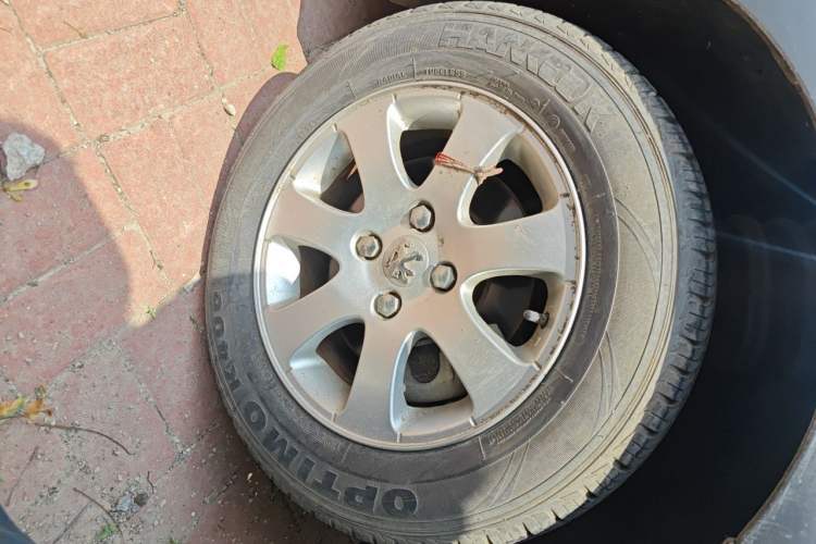 Used Peugeot 307 2010 Sedan 1.6L Manual Comfort Edition Right Front Wheel Hub