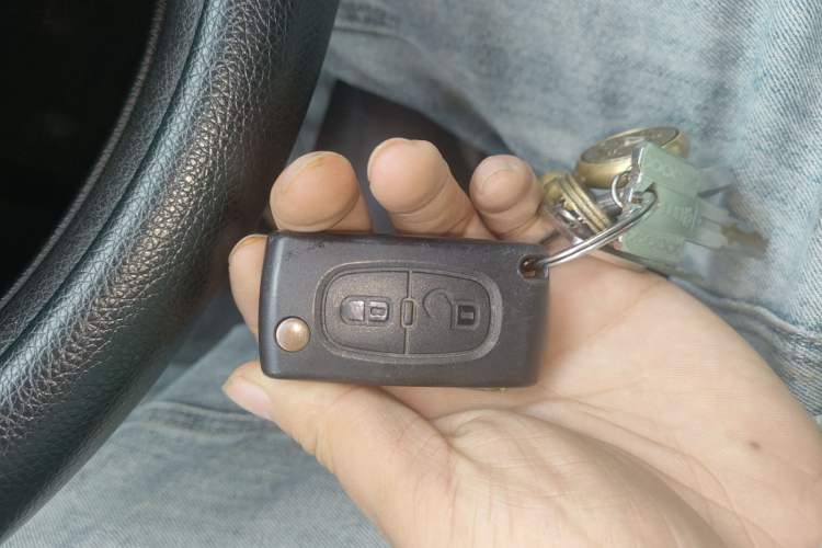Used Peugeot 307 2010 Sedan 1.6L Manual Comfort Edition Vehicle Key