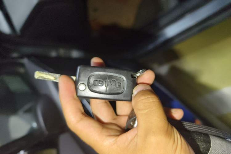 Used Peugeot 307 2010 Hatchback 1.6L Automatic Comfort Edition Vehicle Key