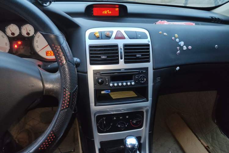 Used Peugeot 307 2010 Sedan 1.6L Automatic Comfort Edition Audio And AC Panel