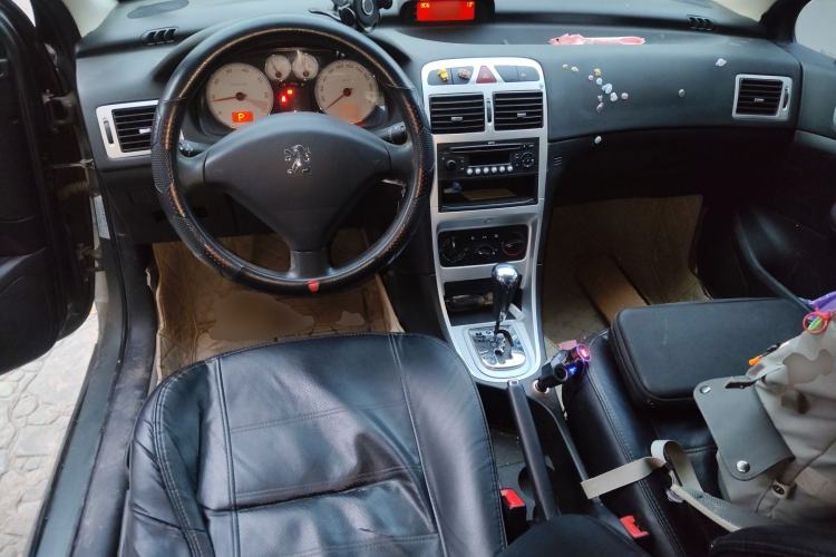 Used Peugeot 307 2010 Sedan 1.6L Automatic Comfort Edition Center Console
