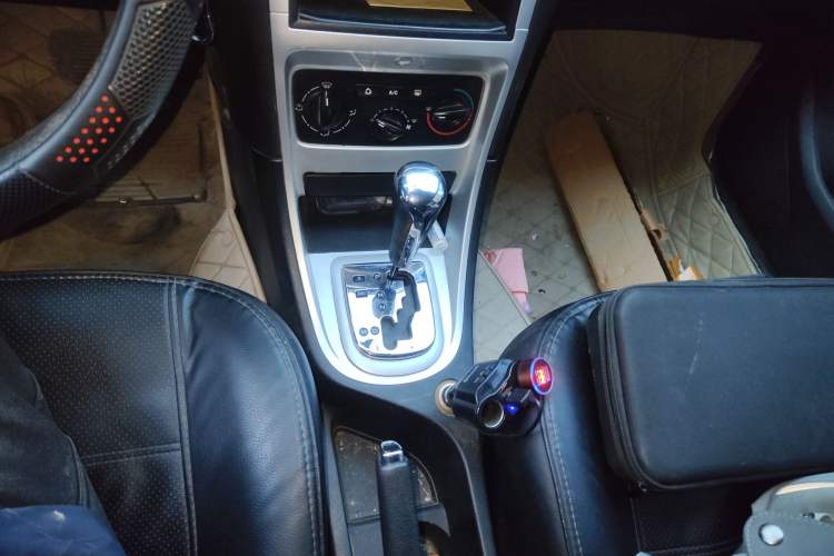 Used Peugeot 307 2010 Sedan 1.6L Automatic Comfort Edition Gear Lever