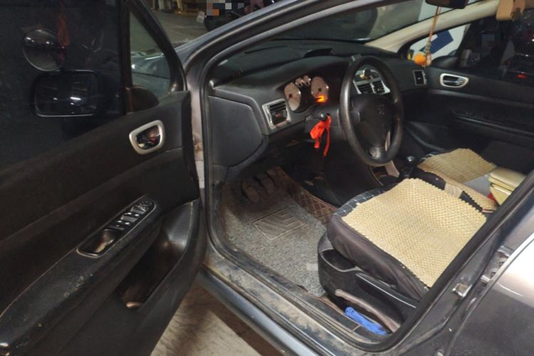 Used Peugeot 307 2010 Sedan 1.6L Manual Comfort Edition Driver Seat