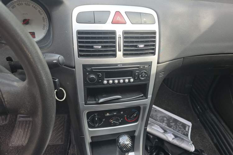 Used Peugeot 307 2010 Sedan 1.6L Automatic Comfort Edition Audio And AC Panel