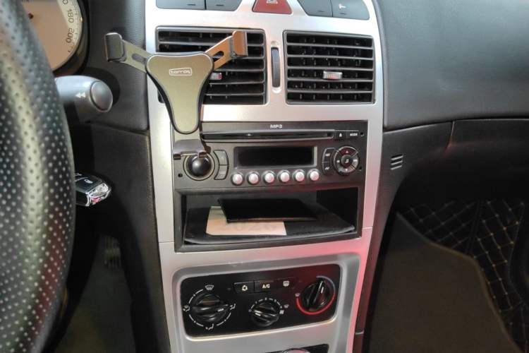 Used Peugeot 307 2010 Sedan 1.6L Automatic Comfort Edition Audio And AC Panel