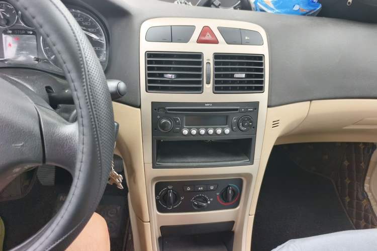 Used Peugeot 307 2010 Hatchback 1.6L Manual Comfort Edition Audio And AC Panel