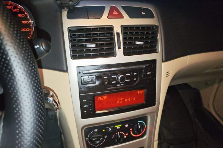Used Peugeot 307 2010 Hatchback 1.6L Automatic Comfort Edition Audio And AC Panel