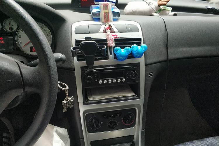 Used Peugeot 307 2010 Hatchback 1.6L Manual Comfort Edition Audio And AC Panel