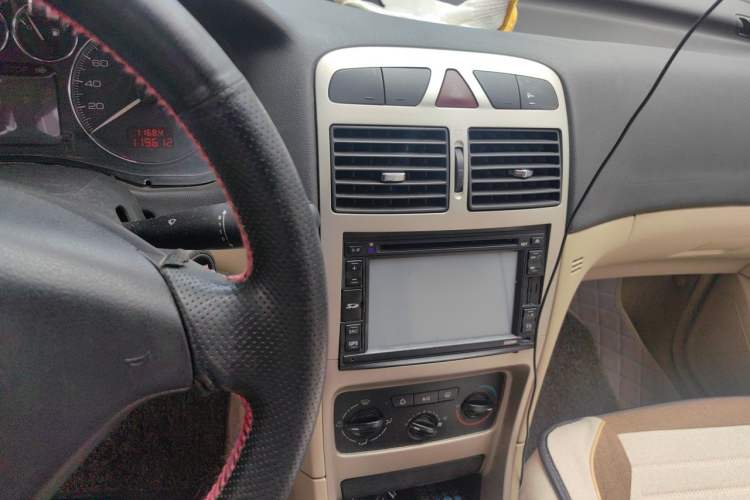 Used Peugeot 307 2010 Hatchback 1.6L Manual Comfort Edition Audio And AC Panel