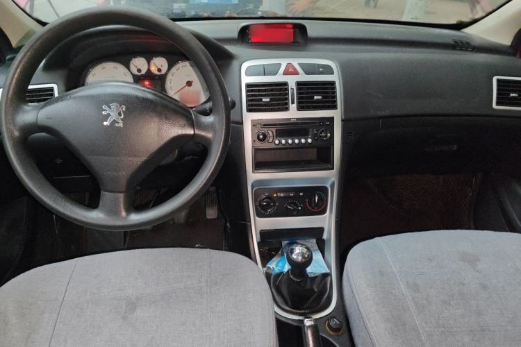Used Peugeot 307 2010 Hatchback 1.6L Manual Comfort Edition Center Console