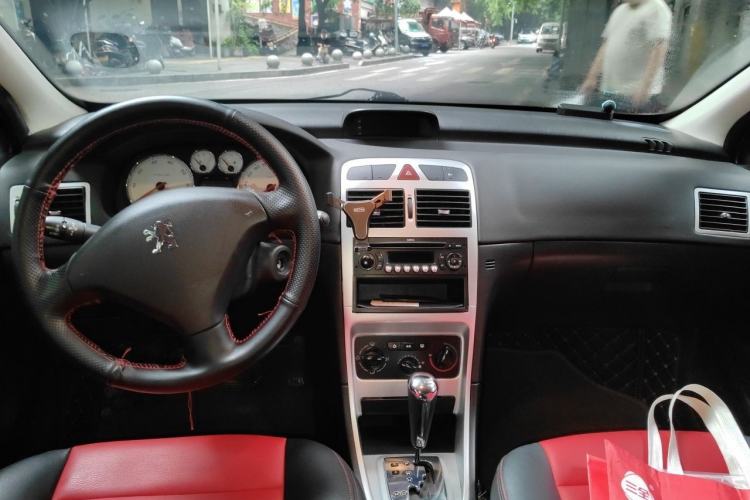 Used Peugeot 307 2010 Sedan 1.6L Automatic Comfort Edition Center Console