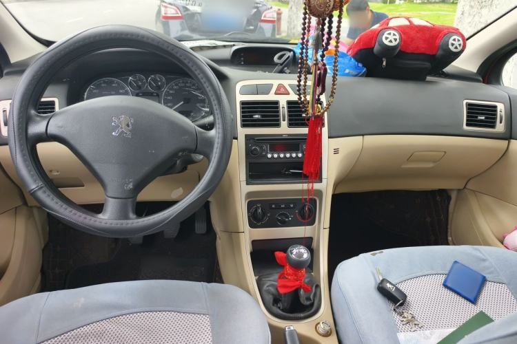 Used Peugeot 307 2010 Hatchback 1.6L Manual Comfort Edition Center Console