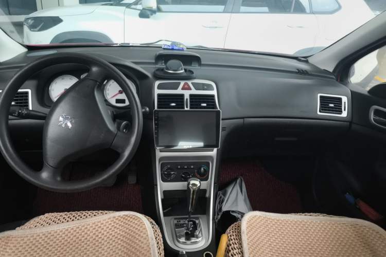 Used Peugeot 307 2010 Sedan 1.6L Automatic Luxury Edition Center Console