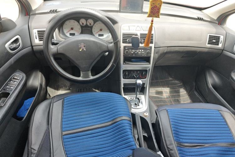 Used Peugeot 307 2010 Hatchback 1.6L Automatic Comfort Edition Center Console