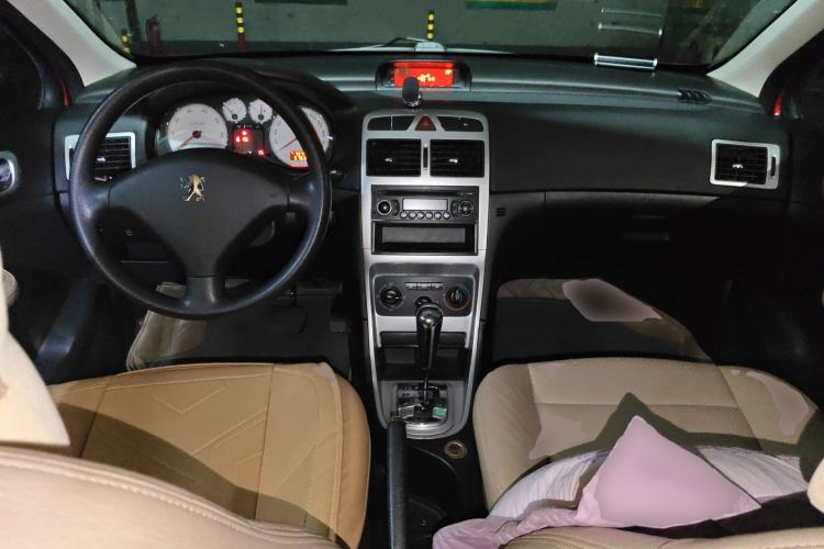 Used Peugeot 307 2010 Sedan 1.6L Automatic Comfort Edition Center Console