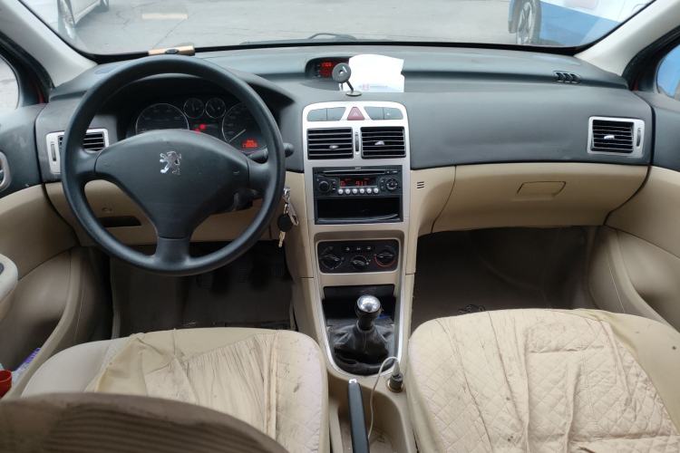 Used Peugeot 307 2010 Hatchback 1.6L Manual Comfort Edition Center Console