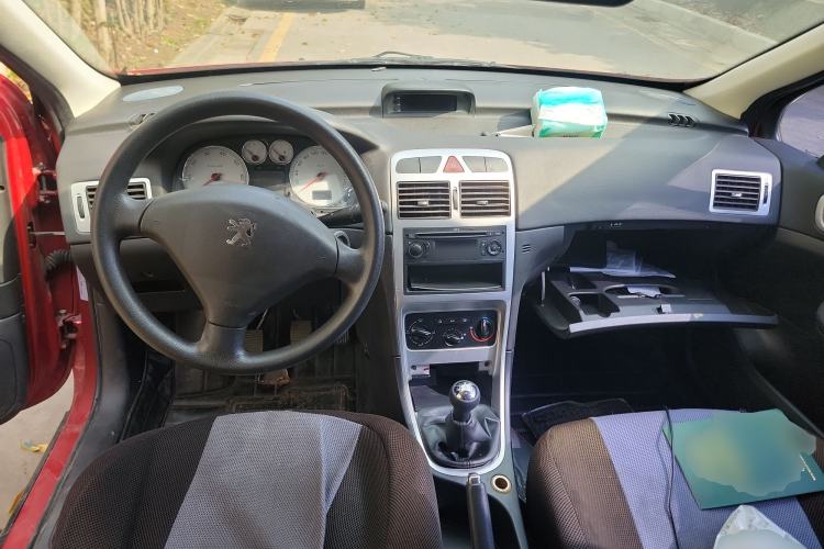 Used Peugeot 307 2010 Hatchback 1.6L Manual Comfort Edition Center Console