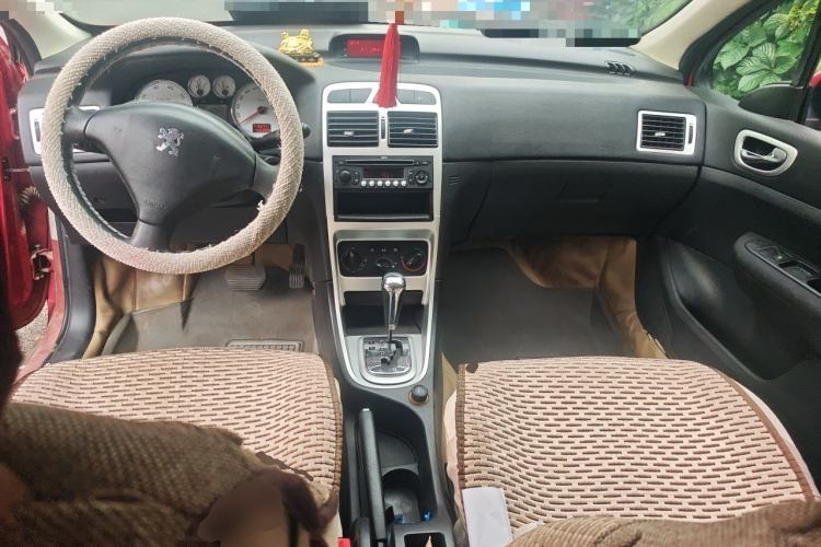 Used Peugeot 307 2010 Hatchback 1.6L Automatic Comfort Edition Center Console