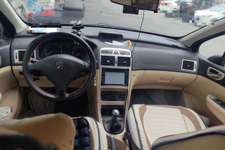 Used Peugeot 307 2010 Hatchback 1.6L Manual Comfort Edition Center Console