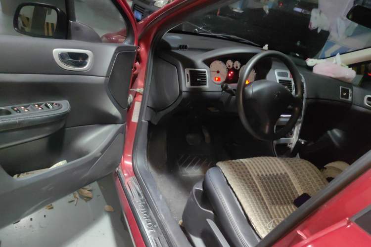 Used Peugeot 307 2010 Hatchback 1.6L Automatic Comfort Edition Driver Seat