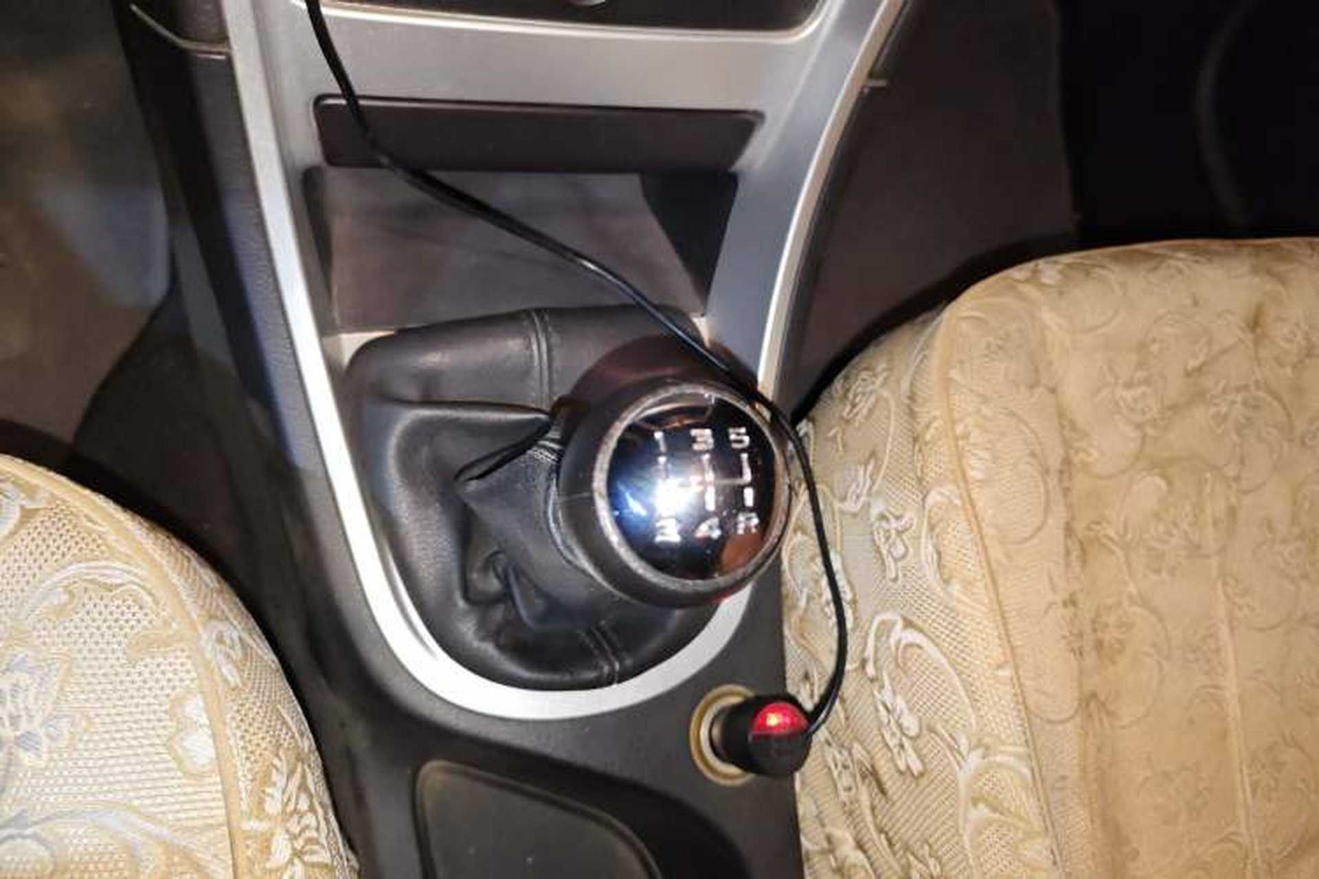 Used Peugeot 307 2010 Hatchback 1.6L Manual Comfort Edition Gear Lever