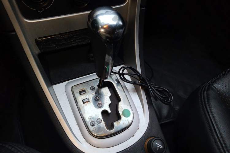 Used Peugeot 307 2010 Hatchback 1.6L Automatic Comfort Edition Gear Lever
