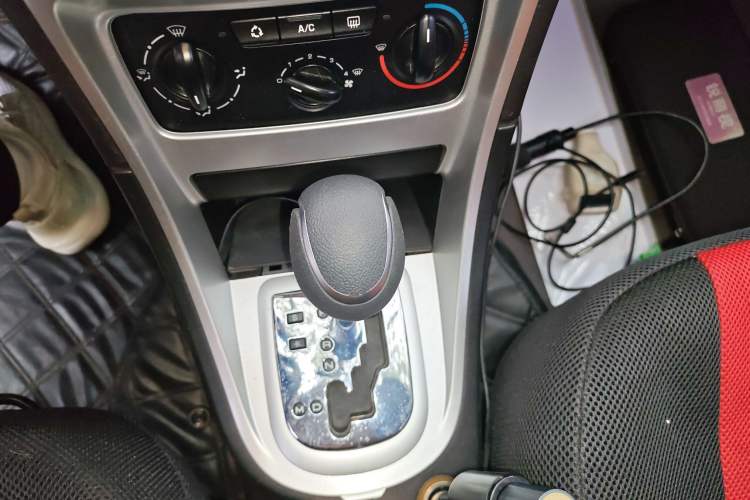Used Peugeot 307 2010 Hatchback 1.6L Automatic Comfort Edition Gear Lever
