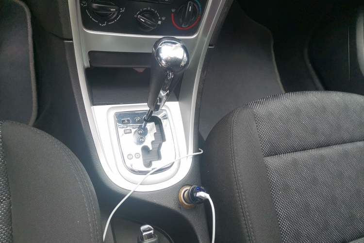 Used Peugeot 307 2010 Hatchback 1.6L Automatic Comfort Edition Gear Lever