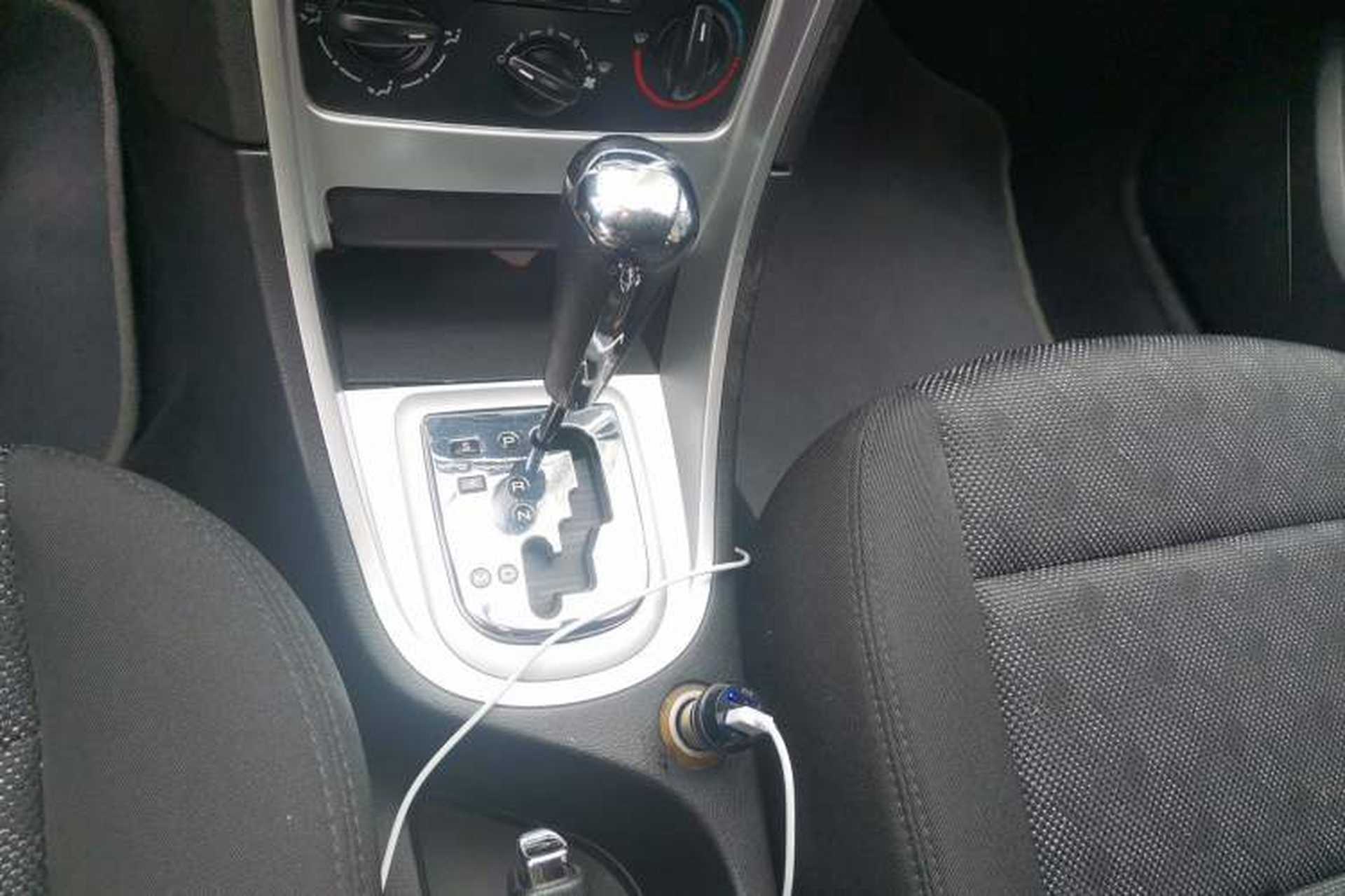 Used Peugeot 307 2010 Hatchback 1.6L Automatic Comfort Edition Gear Lever