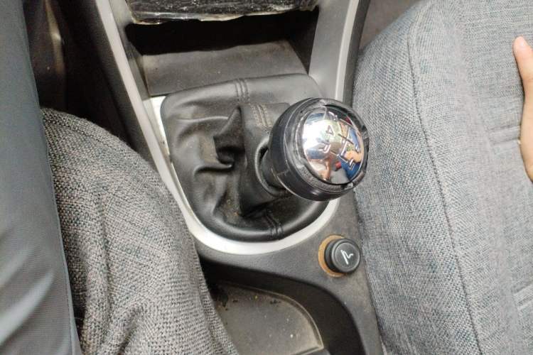 Used Peugeot 307 2010 Hatchback 1.6L Manual Comfort Edition Gear Lever