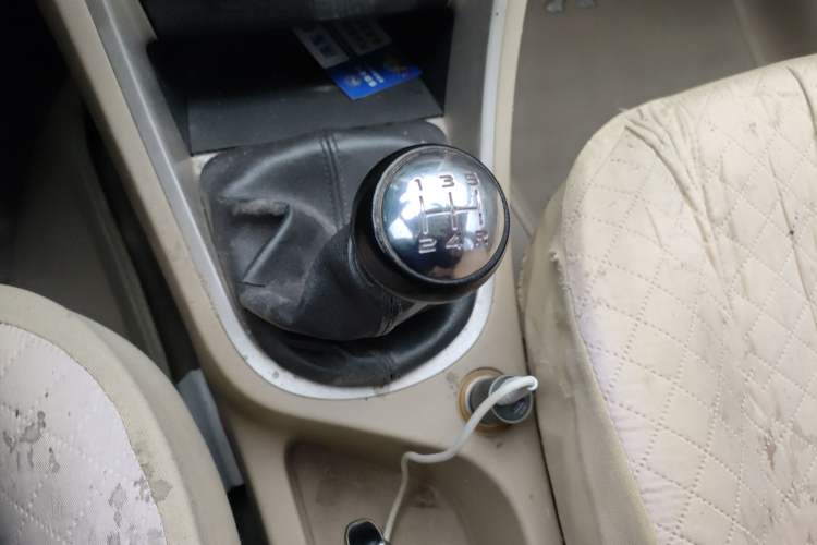 Used Peugeot 307 2010 Hatchback 1.6L Manual Comfort Edition Gear Lever