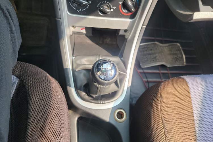 Used Peugeot 307 2010 Hatchback 1.6L Manual Comfort Edition Gear Lever