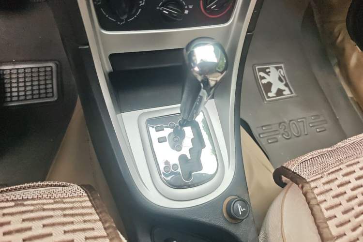 Used Peugeot 307 2010 Hatchback 1.6L Automatic Comfort Edition Gear Lever