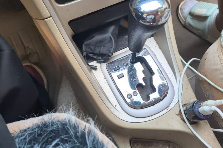 Used Peugeot 307 2010 Hatchback 1.6L Automatic Comfort Edition Gear Lever