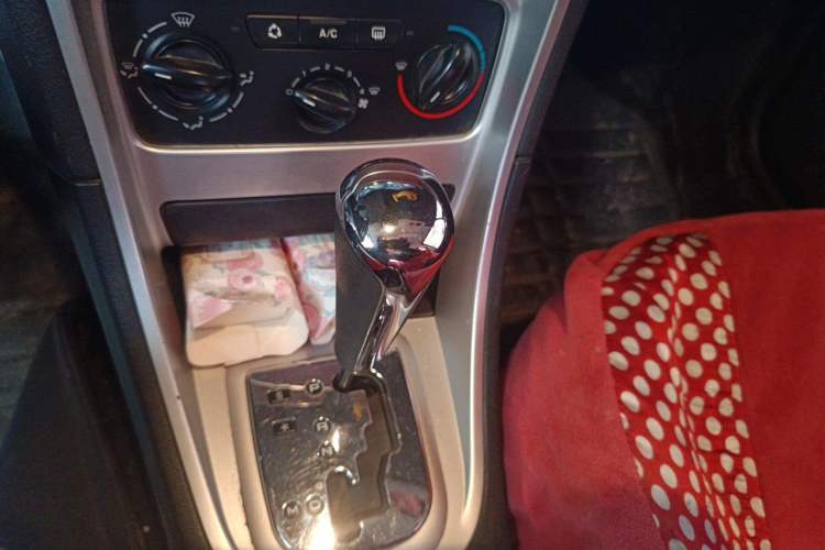 Used Peugeot 307 2010 Hatchback 1.6L Automatic Comfort Edition Gear Lever