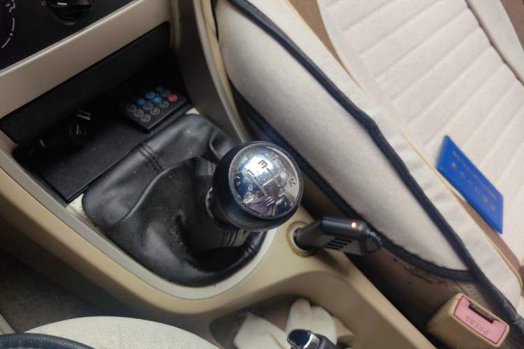 Used Peugeot 307 2010 Hatchback 1.6L Manual Comfort Edition Gear Lever