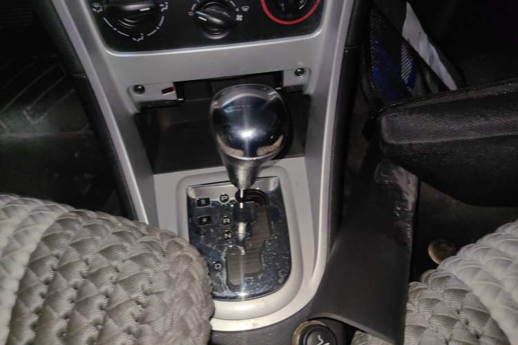 Used Peugeot 307 2010 Hatchback 1.6L Automatic Comfort Edition Gear Lever