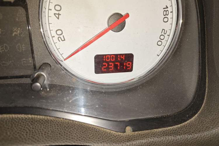 Used Peugeot 307 2010 Hatchback 1.6L Manual Comfort Edition Odometer Close Up