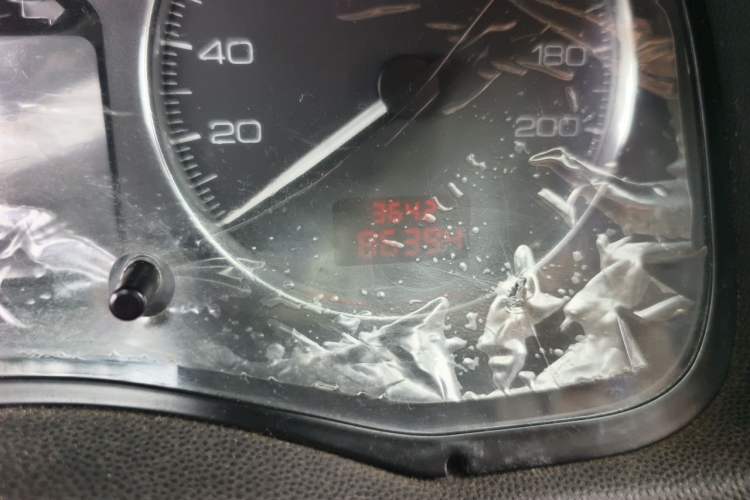 Used Peugeot 307 2010 Hatchback 1.6L Manual Comfort Edition Odometer Close Up