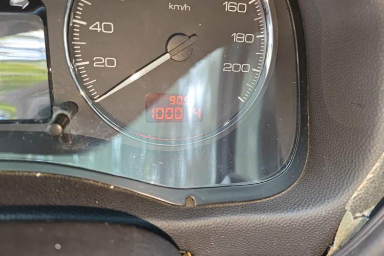 Used Peugeot 307 2010 Sedan 1.6L Manual Comfort Edition Odometer Close Up