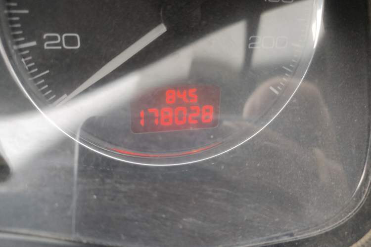Used Peugeot 307 2010 Hatchback 1.6L Manual Comfort Edition Odometer Close Up