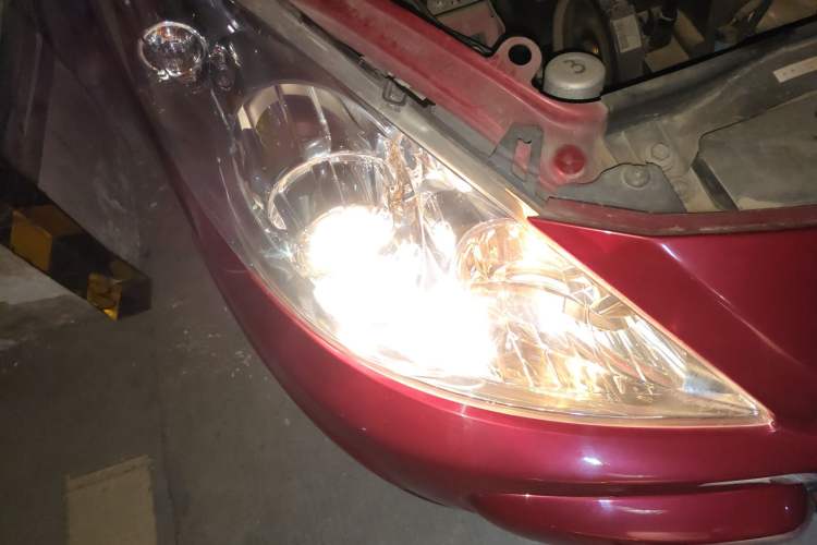 Used Peugeot 307 2010 Hatchback 1.6L Manual Comfort Edition Right Front Headlight