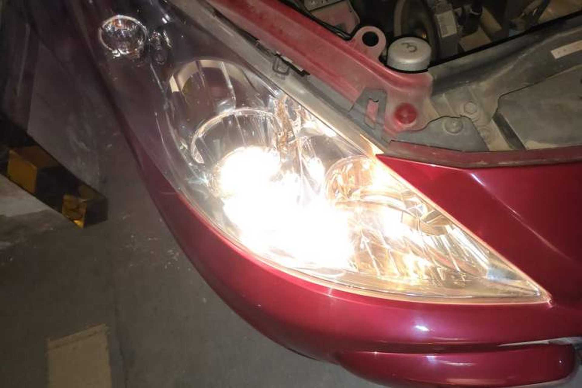 Used Peugeot 307 2010 Hatchback 1.6L Manual Comfort Edition Right Front Headlight
