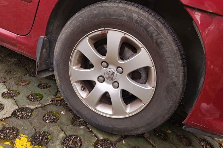 Used Peugeot 307 2010 Hatchback 1.6L Automatic Comfort Edition Right Front Wheel Hub