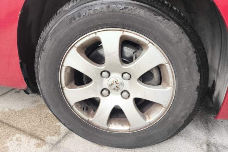 Used Peugeot 307 2010 Sedan 1.6L Automatic Luxury Edition Right Front Wheel Hub