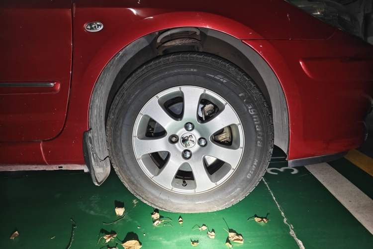 Used Peugeot 307 2010 Sedan 1.6L Automatic Comfort Edition Right Front Wheel Hub