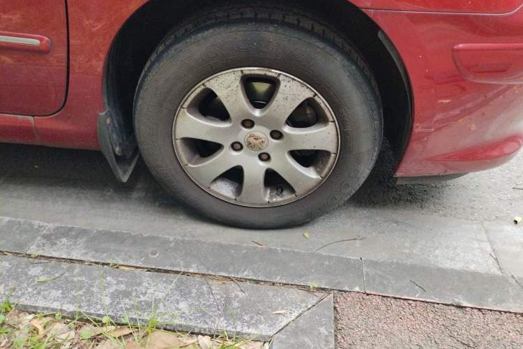 Used Peugeot 307 2010 Hatchback 1.6L Manual Comfort Edition Right Front Wheel Hub