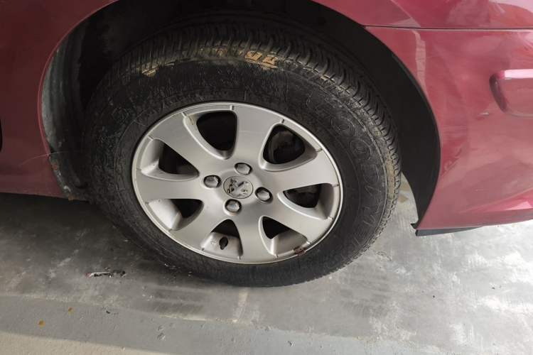 Used Peugeot 307 2010 Sedan 1.6L Manual Comfort Edition Right Front Wheel Hub