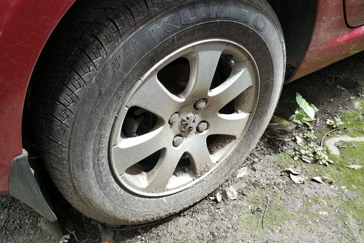 Used Peugeot 307 2010 Hatchback 1.6L Manual Comfort Edition Right Front Wheel Hub